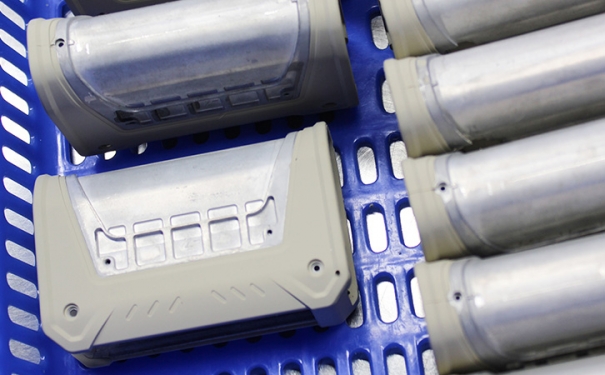 液态硅胶包金属外壳的生产过程及核心优点的解析