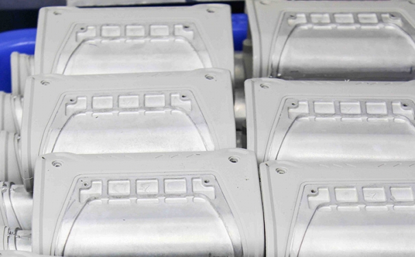 为什么要把硅胶包在金属上,有什么作用吗？